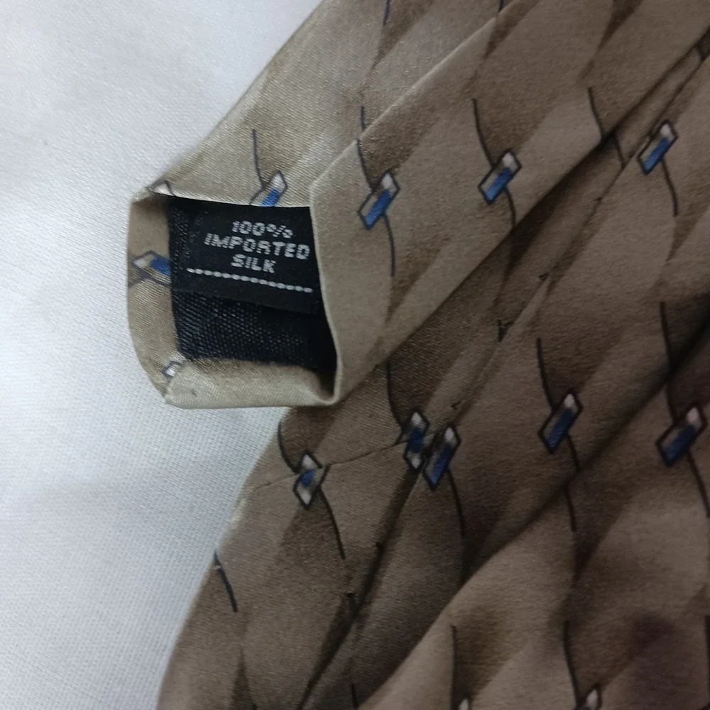 Stafford Men's 100% Silk Woven Tie Beige & Blue Geometric Pattern